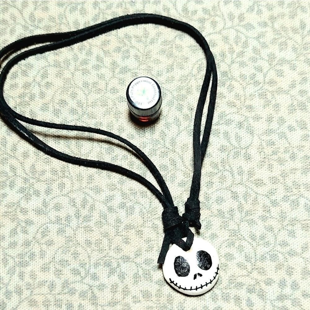 Skeleton Diffuser Pendant   - Picture 6 of 6